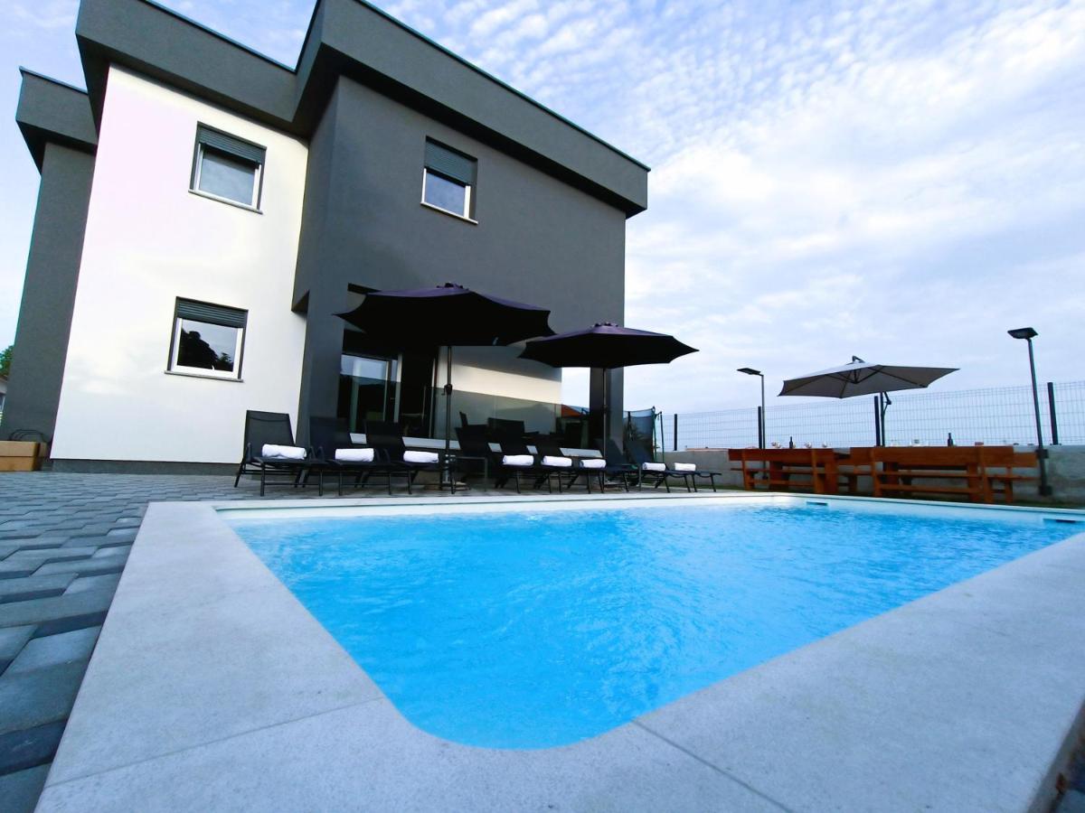 Villa Nikolina - Luxury Villa With 5 Bedrooms And Swimming Pool Vodnjan Buitenkant foto