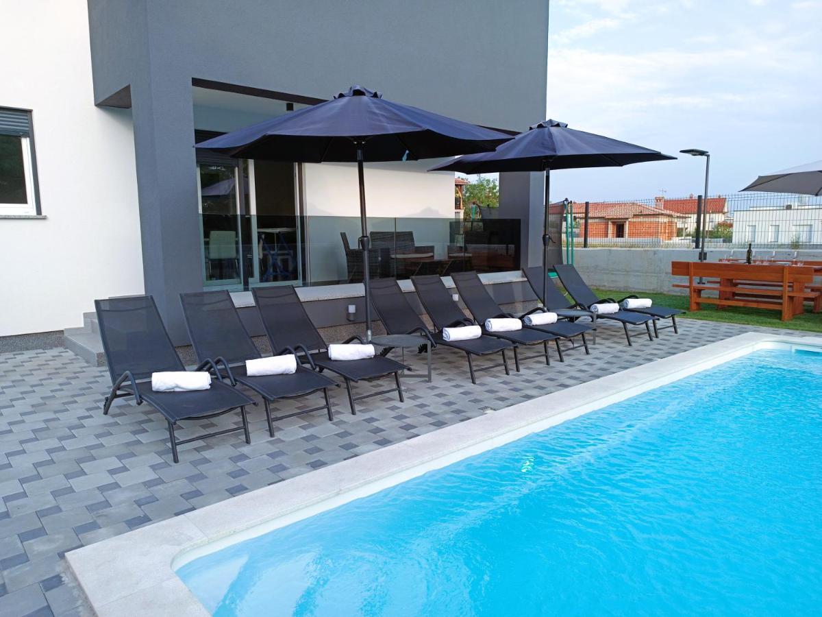 Villa Nikolina - Luxury Villa With 5 Bedrooms And Swimming Pool Vodnjan Buitenkant foto