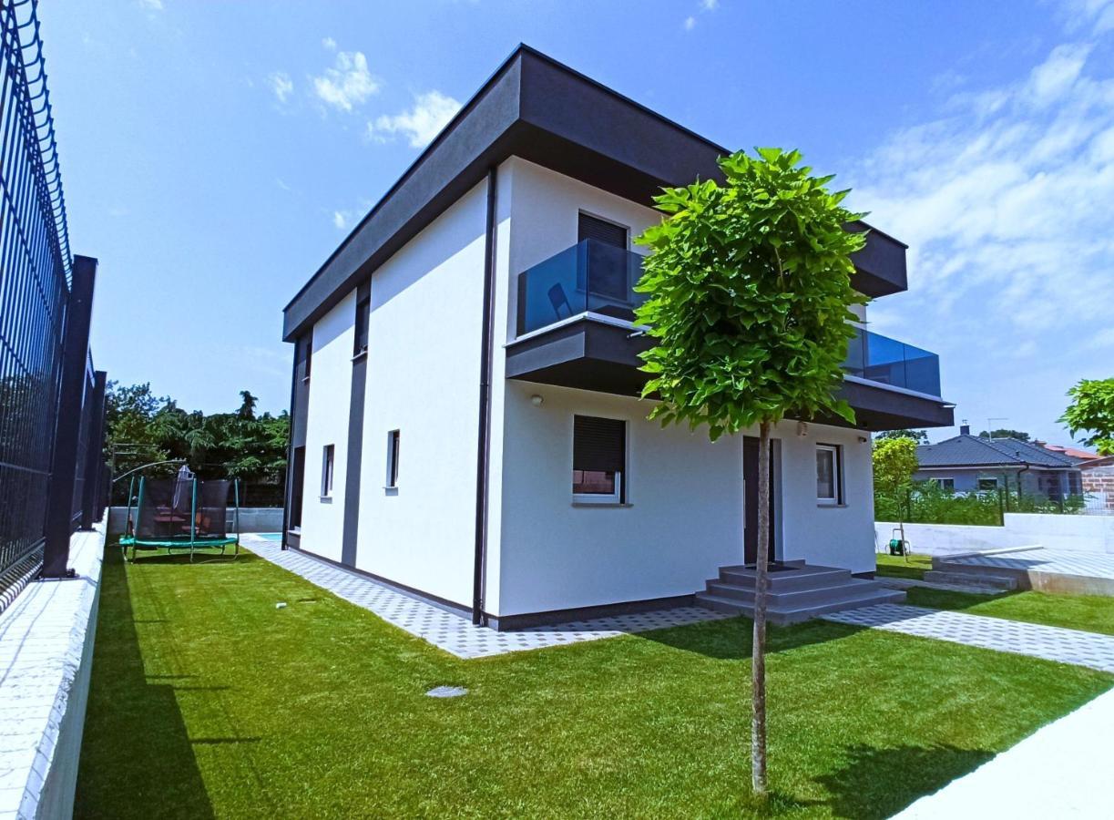 Villa Nikolina - Luxury Villa With 5 Bedrooms And Swimming Pool Vodnjan Buitenkant foto
